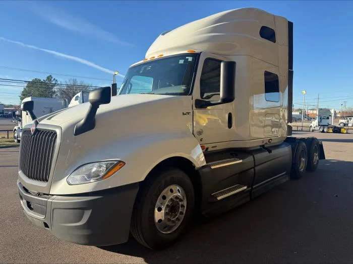 2022 International LT in Memphis, TN — photo 12