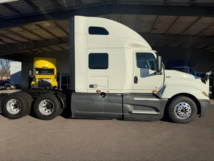 2022 International LT in Memphis, TN — photo 11