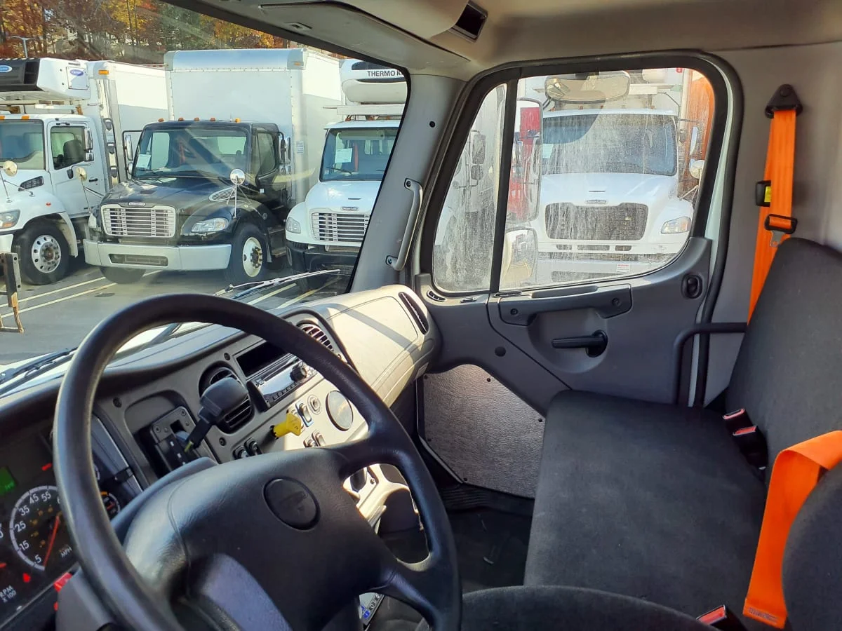 2018 Freightliner M2 106 - image 8