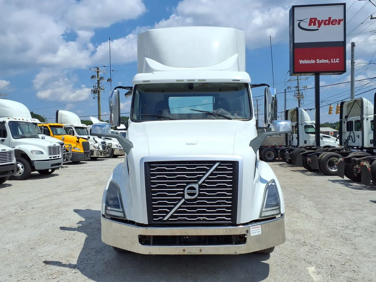 2020 Volvo VNL 860 in Greenville, SC — photo 2