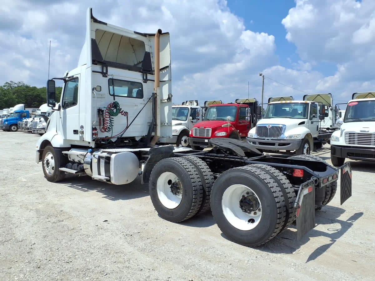 2020 Volvo VNL 860 in Greenville, SC — photo 6