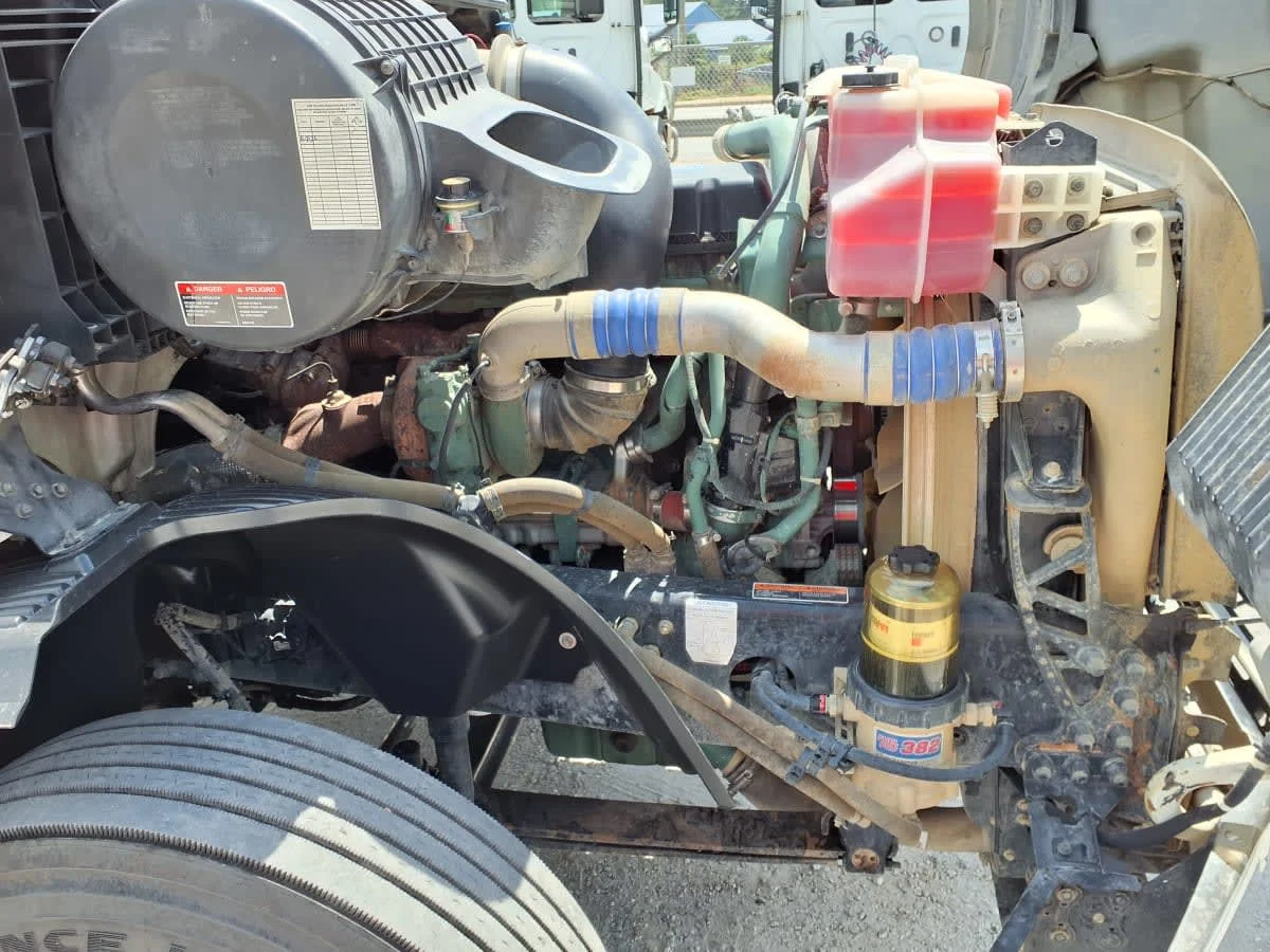 2020 Volvo VNL 860 in Greenville, SC — photo 12