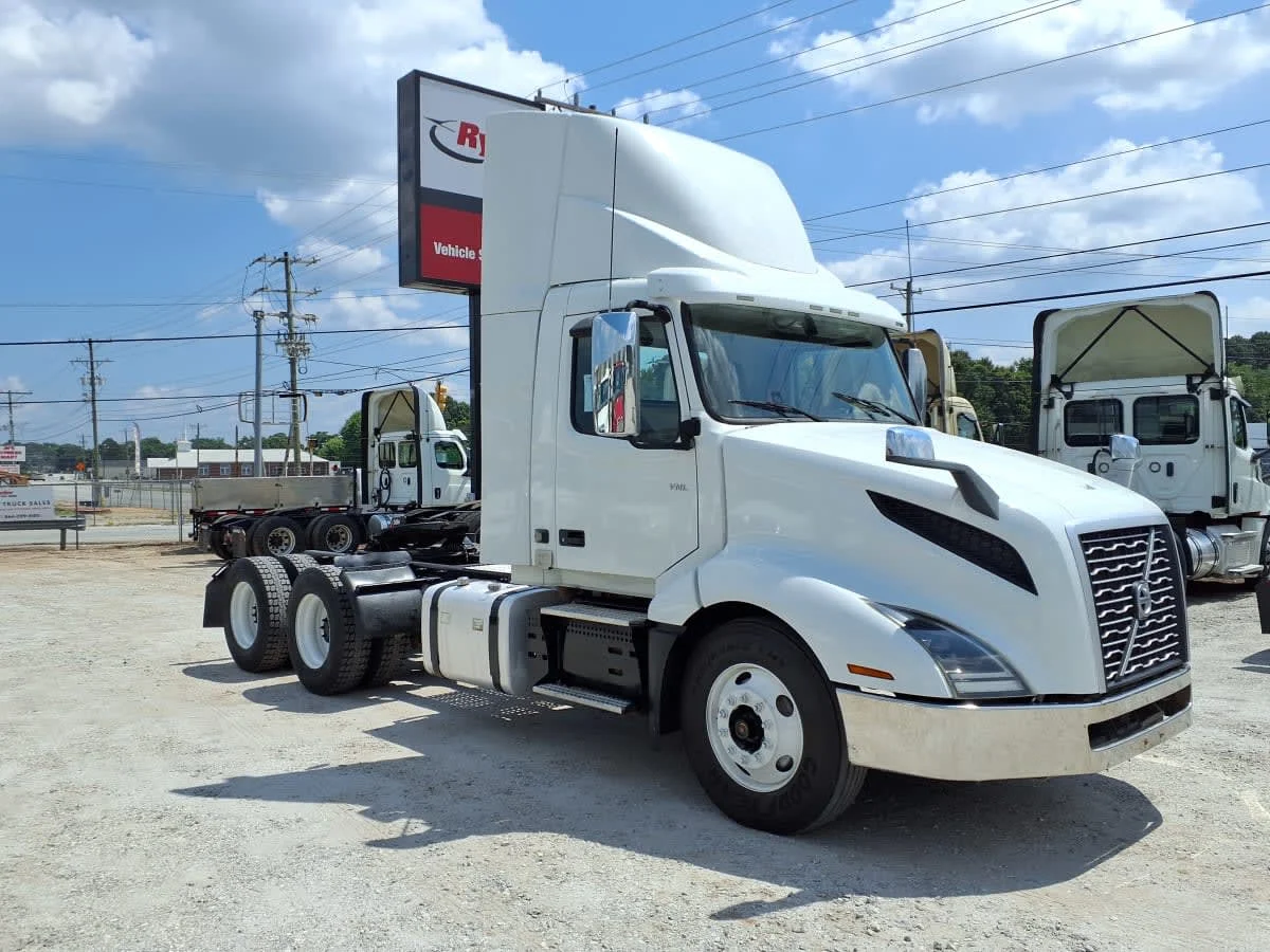 2020 Volvo VNL 860 in Greenville, SC — photo 3