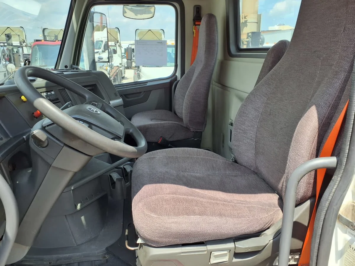 2020 Volvo VNL 860 in Greenville, SC — photo 7