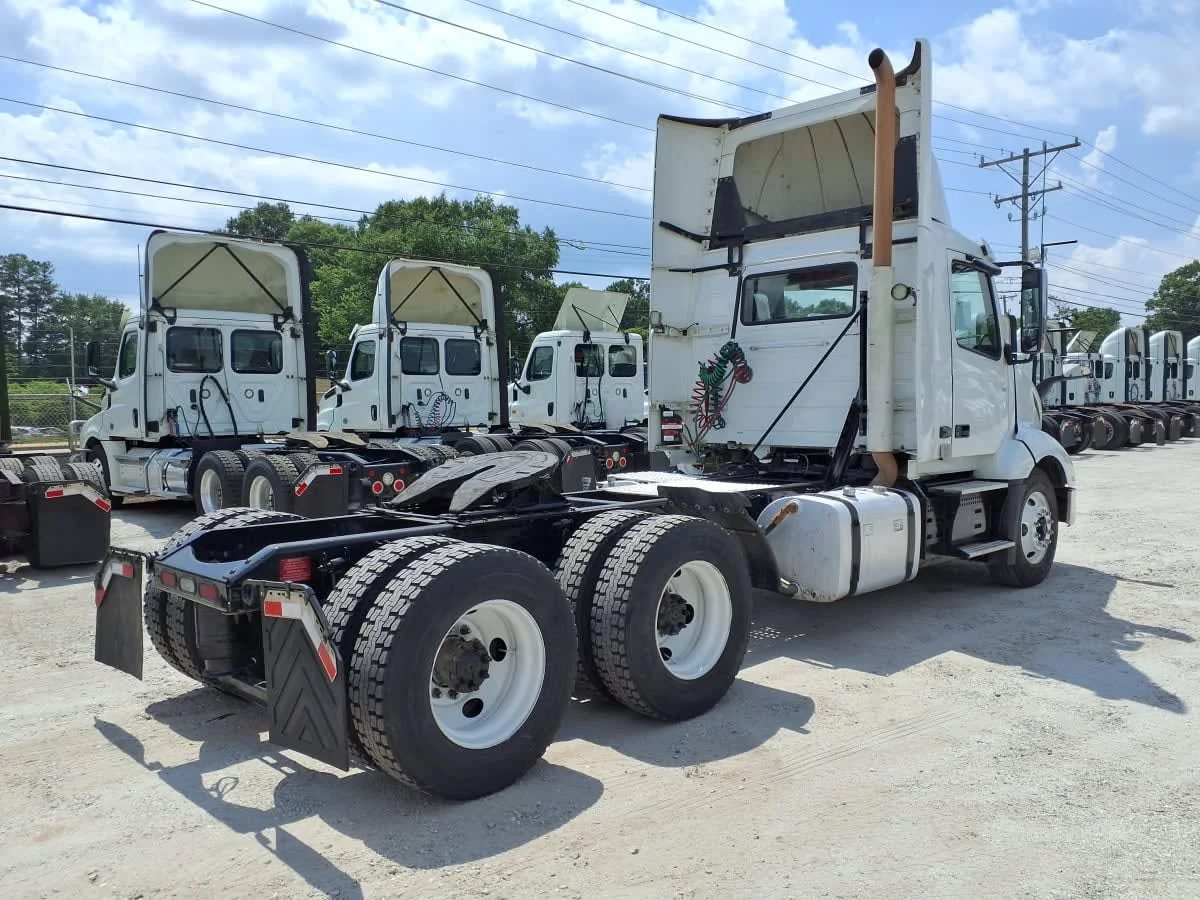 2020 Volvo VNL 860 in Greenville, SC — photo 4