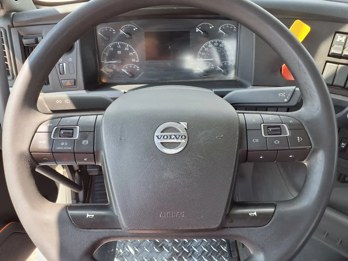 2020 Volvo VNL 860 in Greenville, SC — photo 10