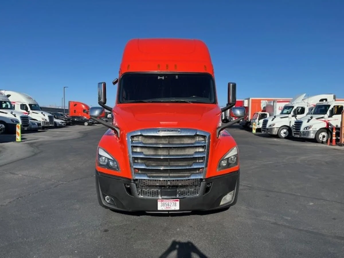 2020 Freightliner Cascadia in North Las Vegas, NV — photo 2