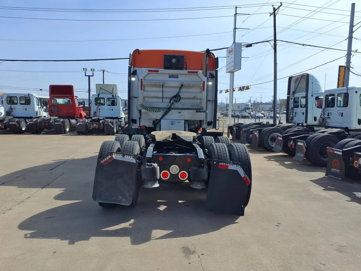2020 Freightliner Cascadia in Dallas, TX — photo 5
