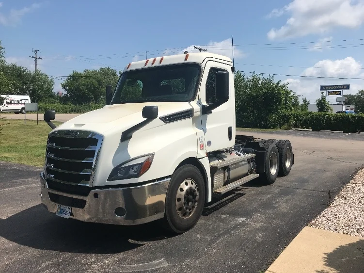 2019 Freightliner Cascadia - image 3