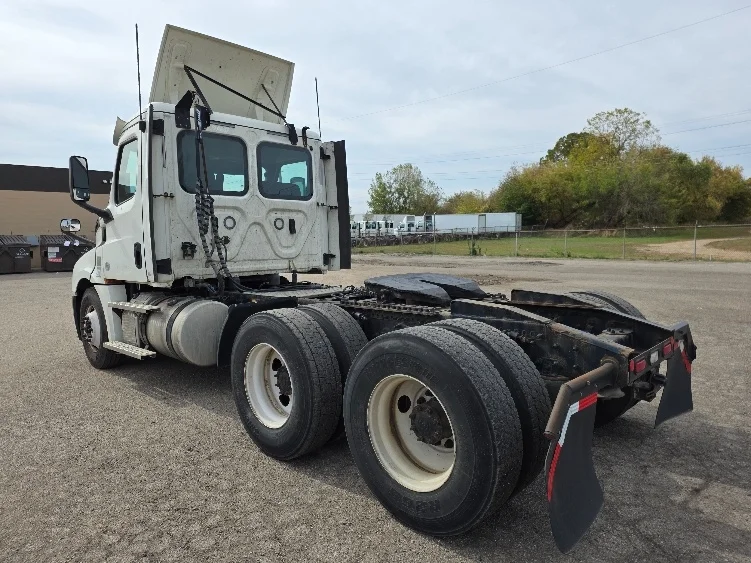 2020 Freightliner Cascadia in Jackson, MI — photo 5