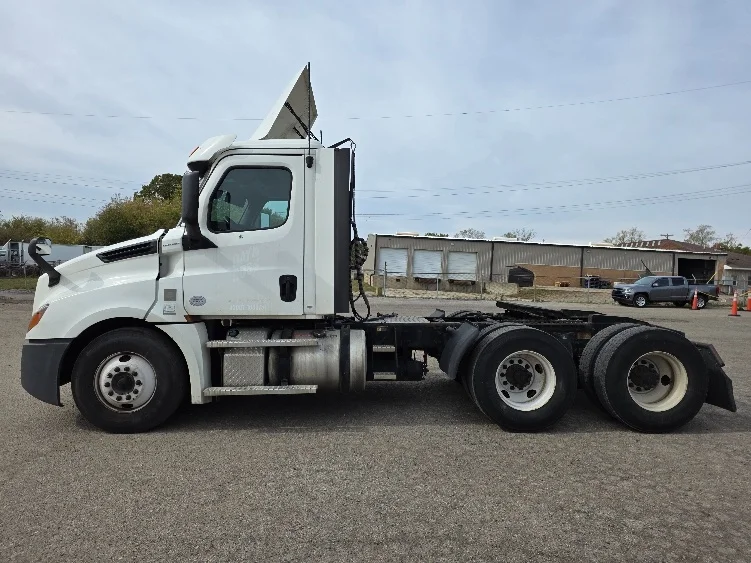 2020 Freightliner Cascadia in Jackson, MI — photo 4