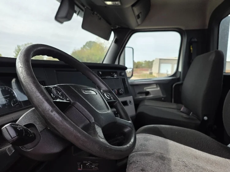 2020 Freightliner Cascadia in Jackson, MI — photo 10