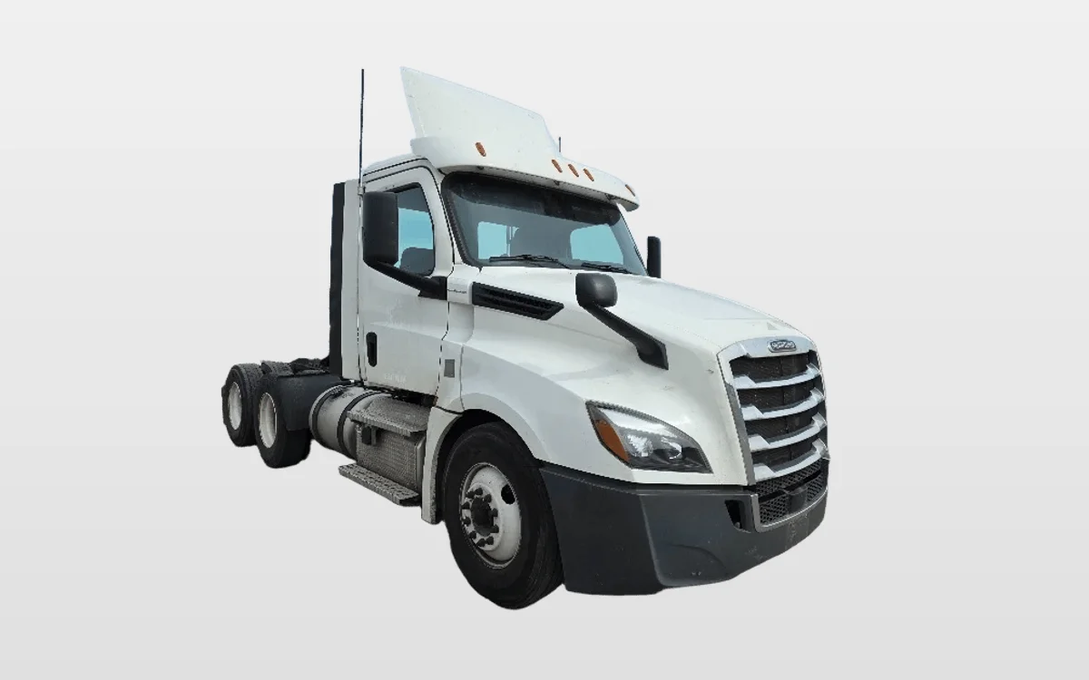 2020 Freightliner Cascadia - image 1