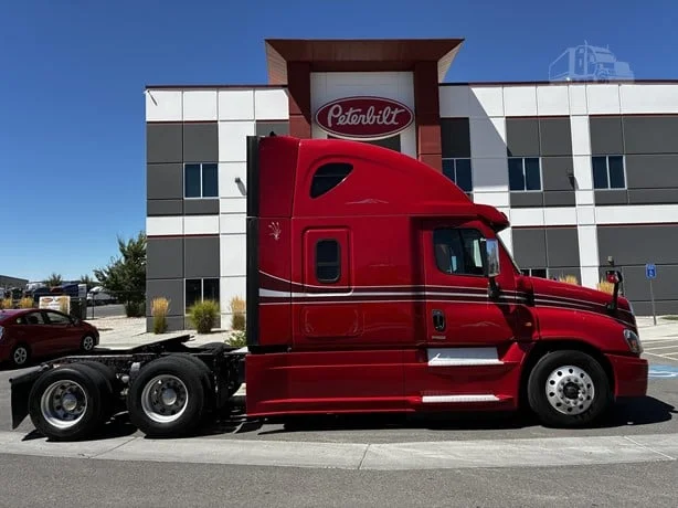 2017 Freightliner Cascadia - image 14