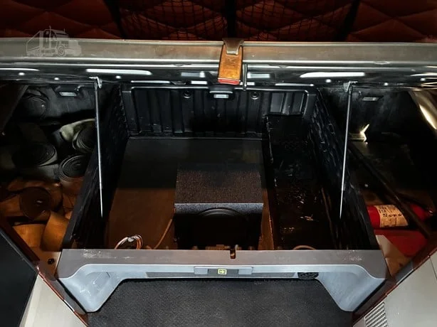 2017 Freightliner Cascadia - image 38