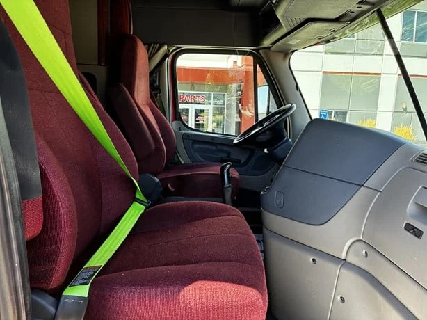 2017 Freightliner Cascadia - image 16