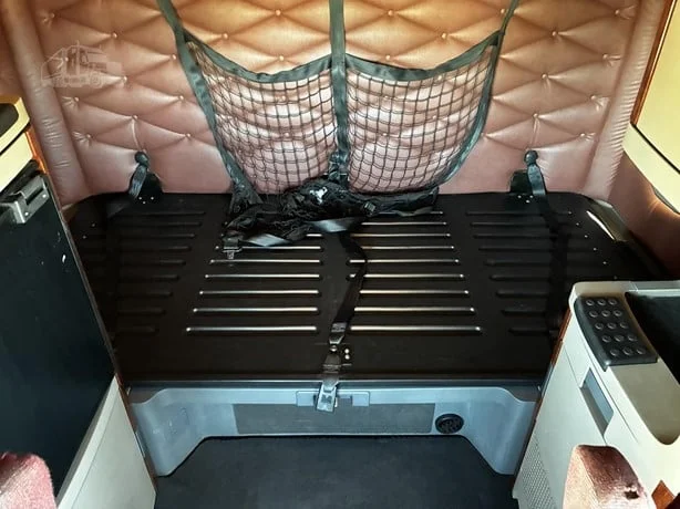 2017 Freightliner Cascadia - image 28