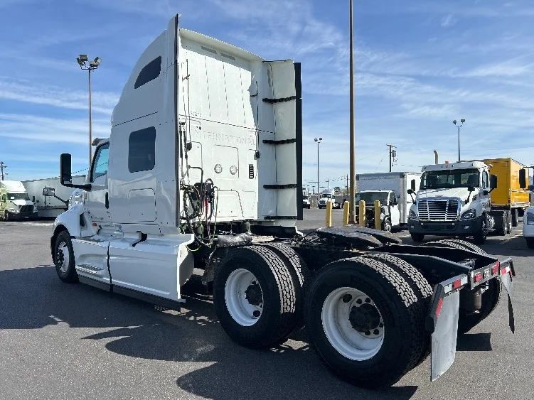 2020 International LT - image 5