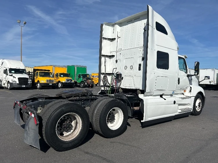2020 International LT - image 7