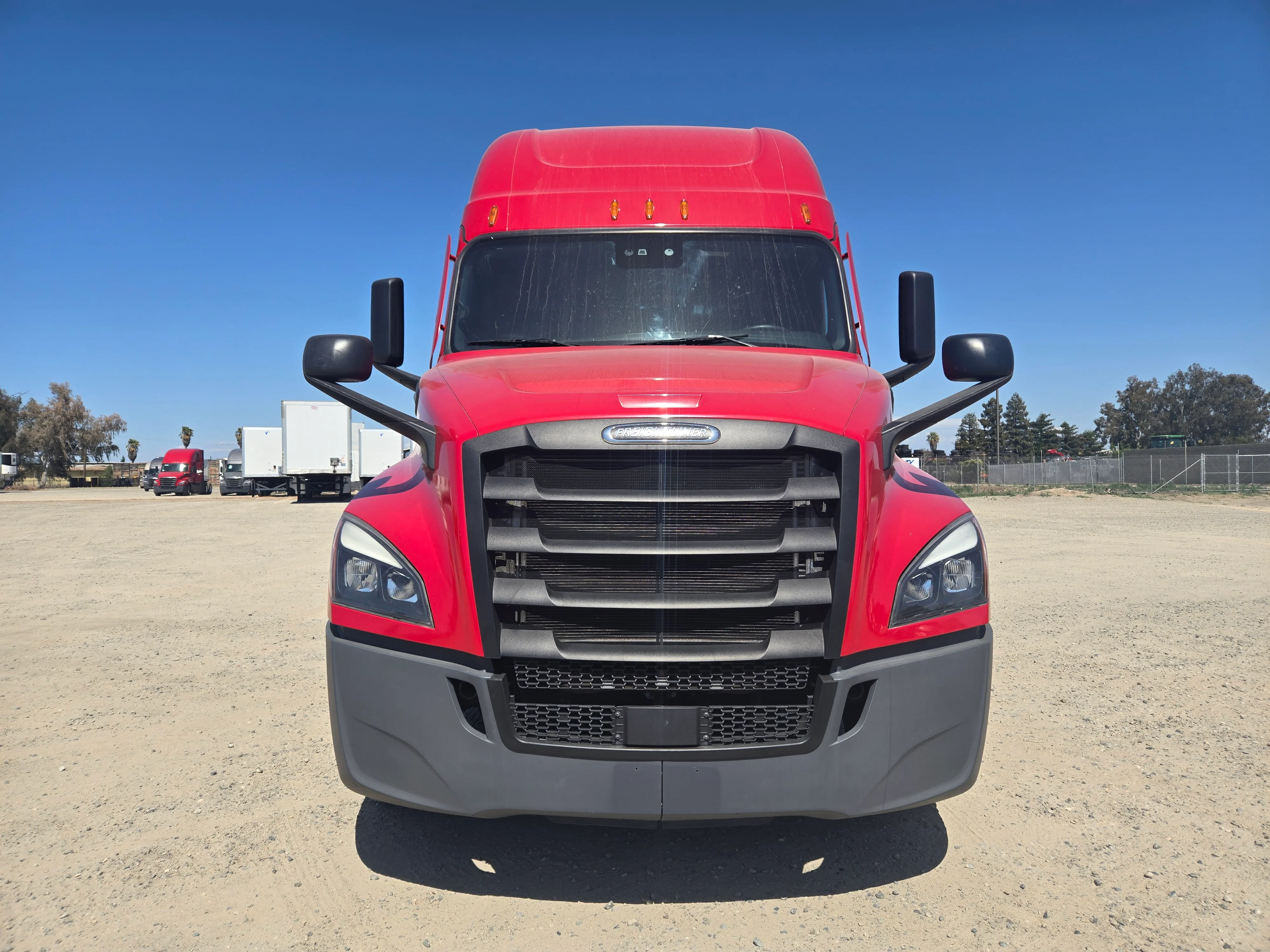 2021 Freightliner Cascadia in Fresno, CA — photo 2