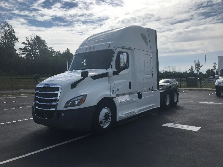 2021 Freightliner Cascadia - image 2