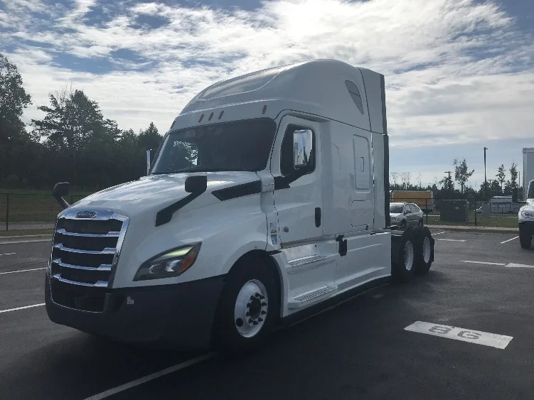 2021 Freightliner Cascadia - image 3