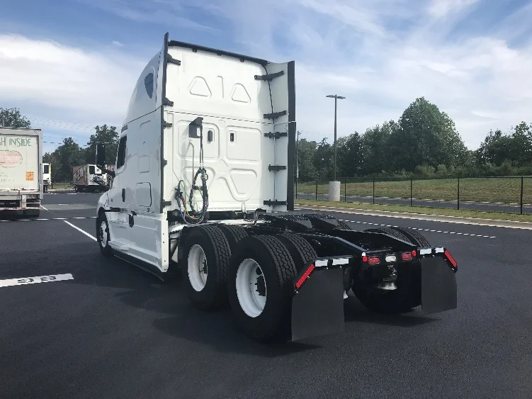 2021 Freightliner Cascadia - image 5