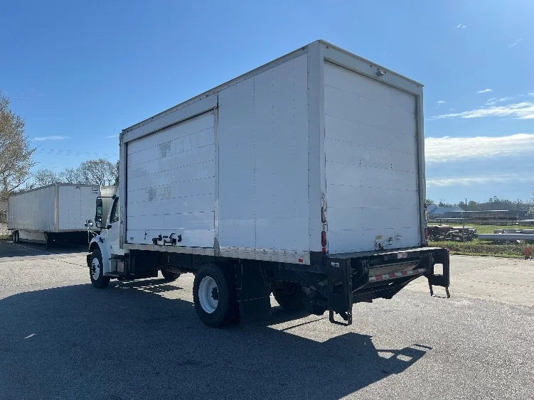 2017 Freightliner M2 106 - image 6