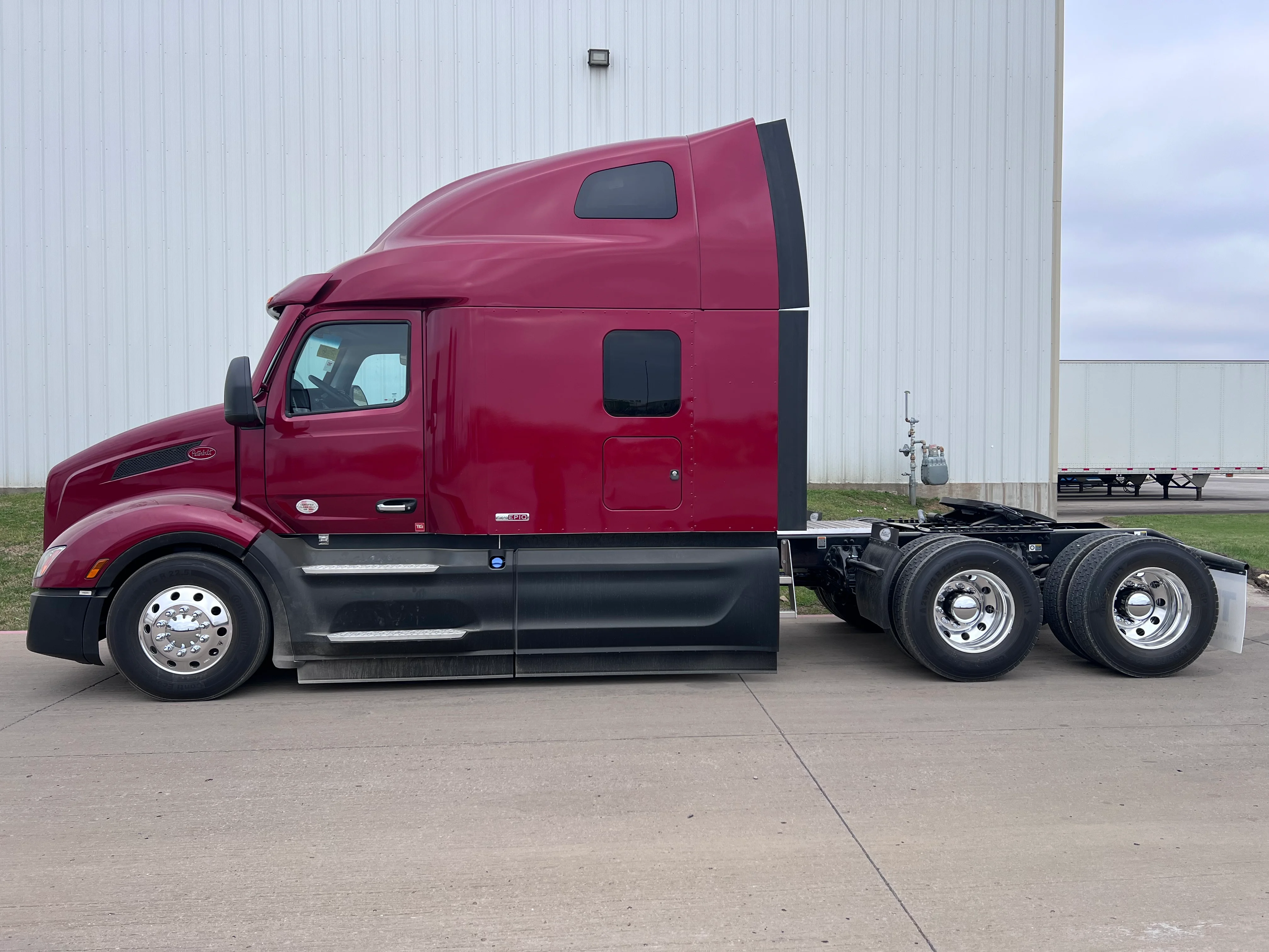2027 Peterbilt 579 in O'fallon, MO — photo 2
