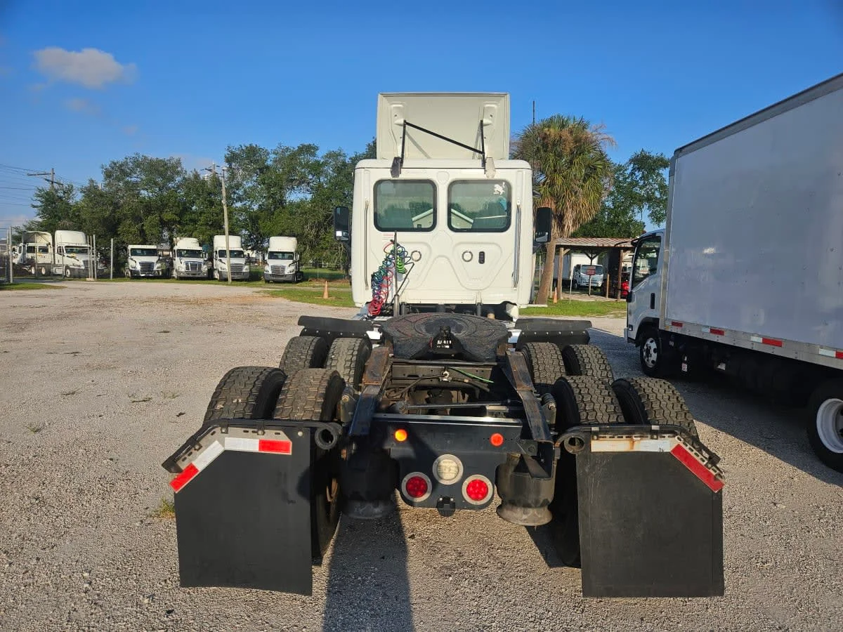 2019 Freightliner Cascadia in Orlando, FL — photo 5