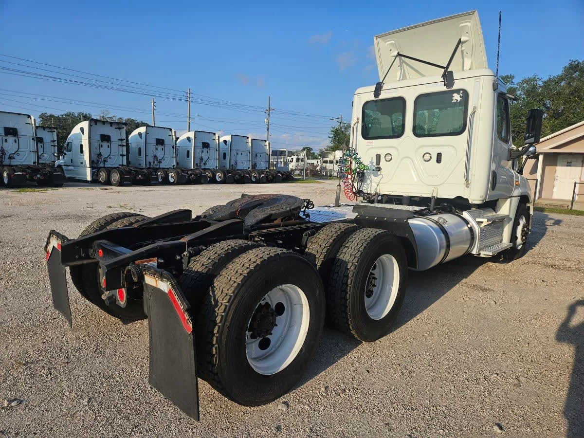 2019 Freightliner Cascadia in Orlando, FL — photo 4