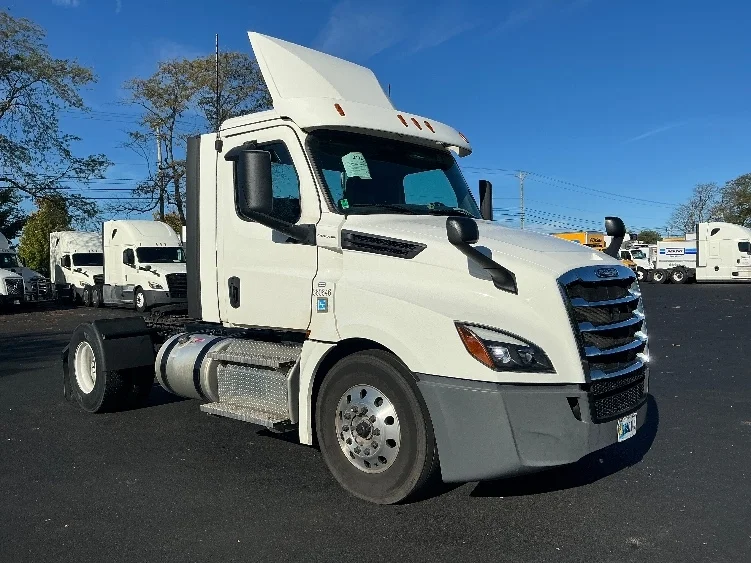 2020 Freightliner Cascadia in Lexington, KY