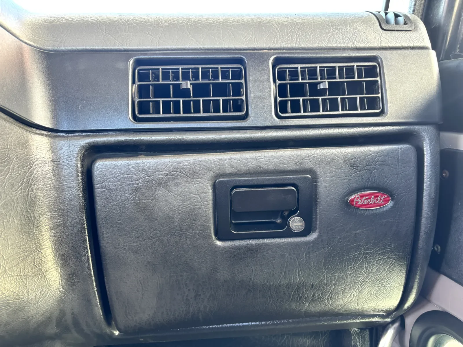 2006 Peterbilt in Hutchins, TX — photo 19