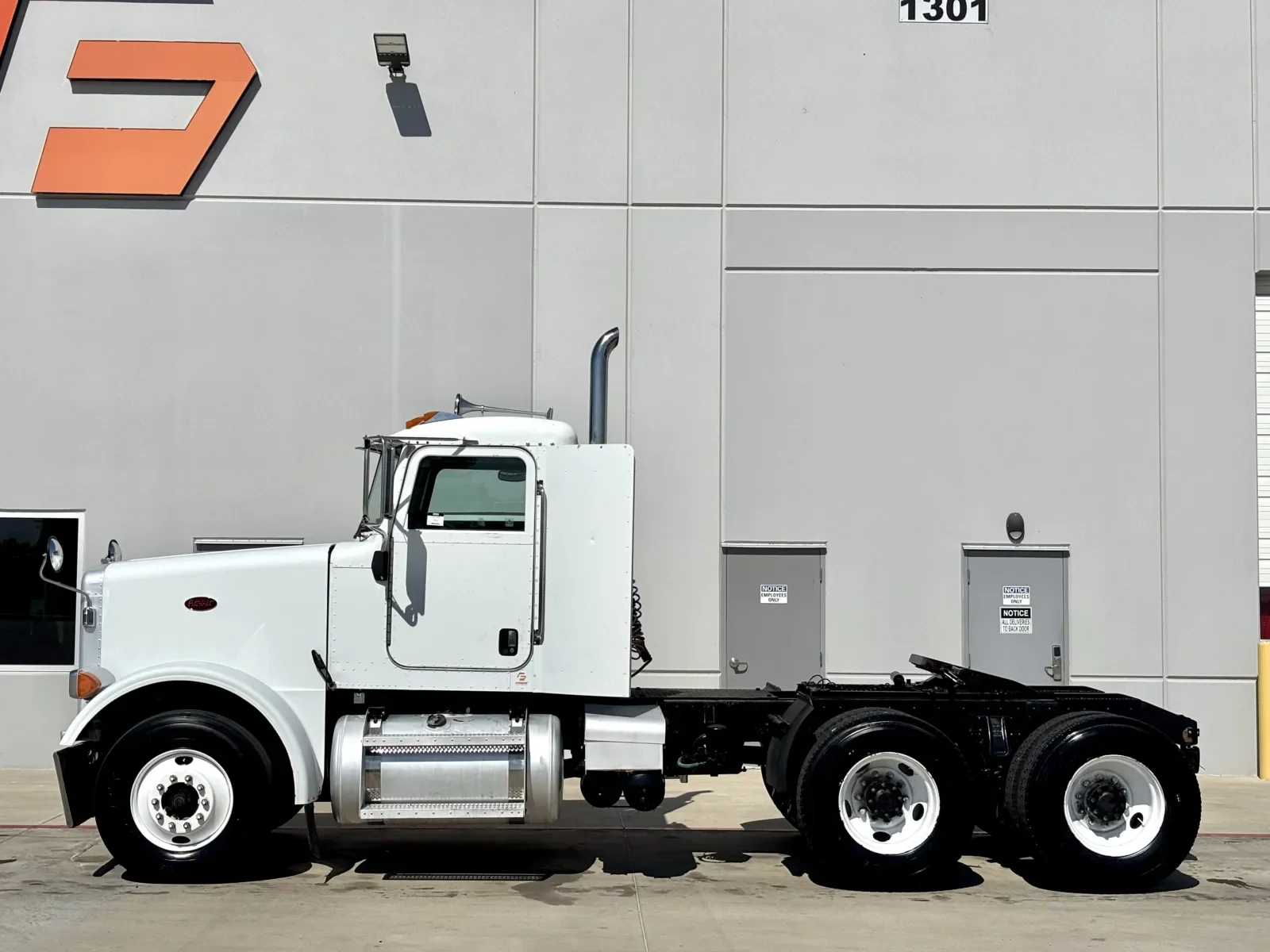 2006 Peterbilt in Hutchins, TX — photo 4