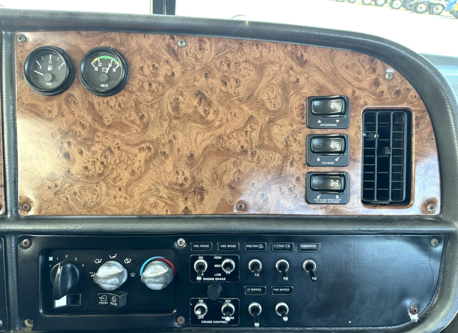 2006 Peterbilt in Hutchins, TX — photo 18