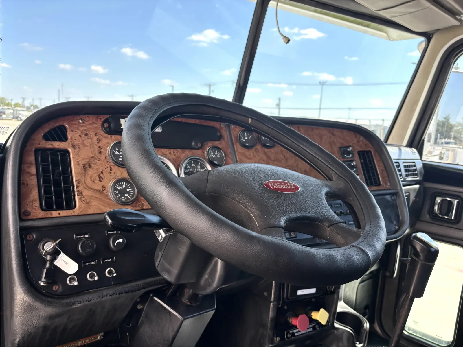 2006 Peterbilt in Hutchins, TX — photo 15
