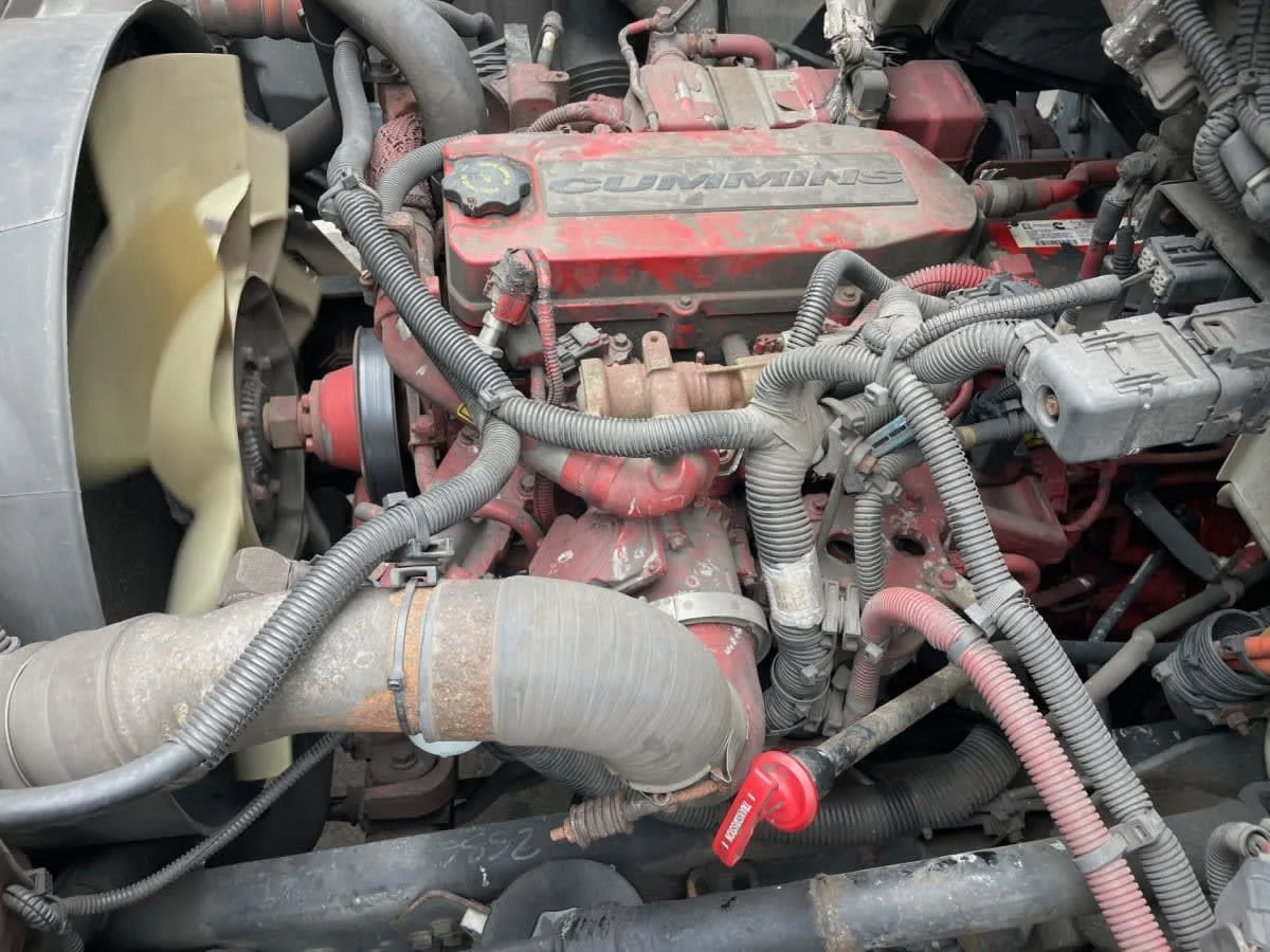 2016 International 4300 - image 10