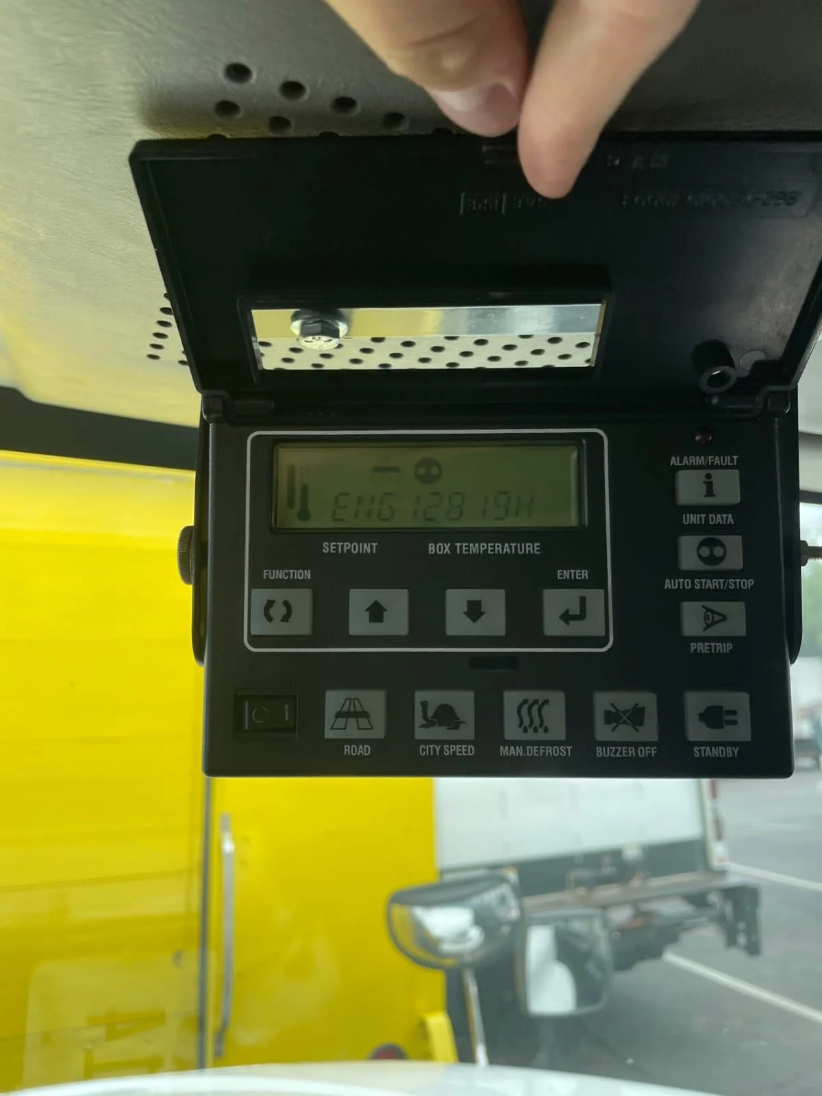 2016 International 4300 - image 11