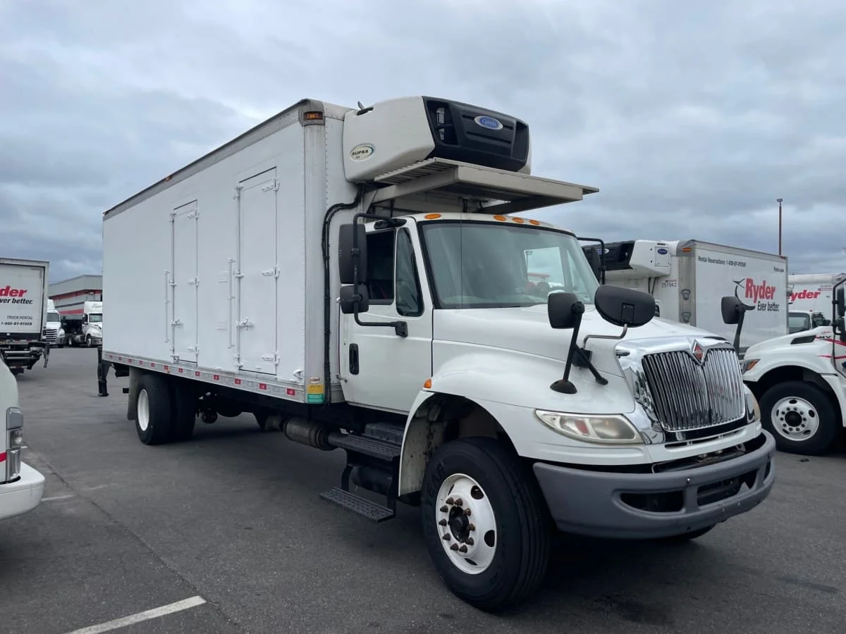 2016 International 4300 - image 3