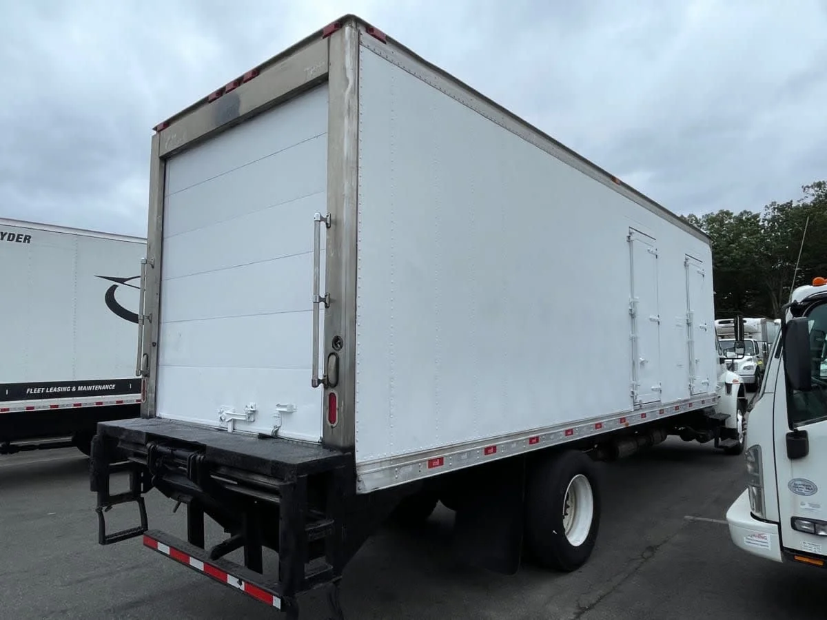 2016 International 4300 in Farmingdale, NY — photo 4