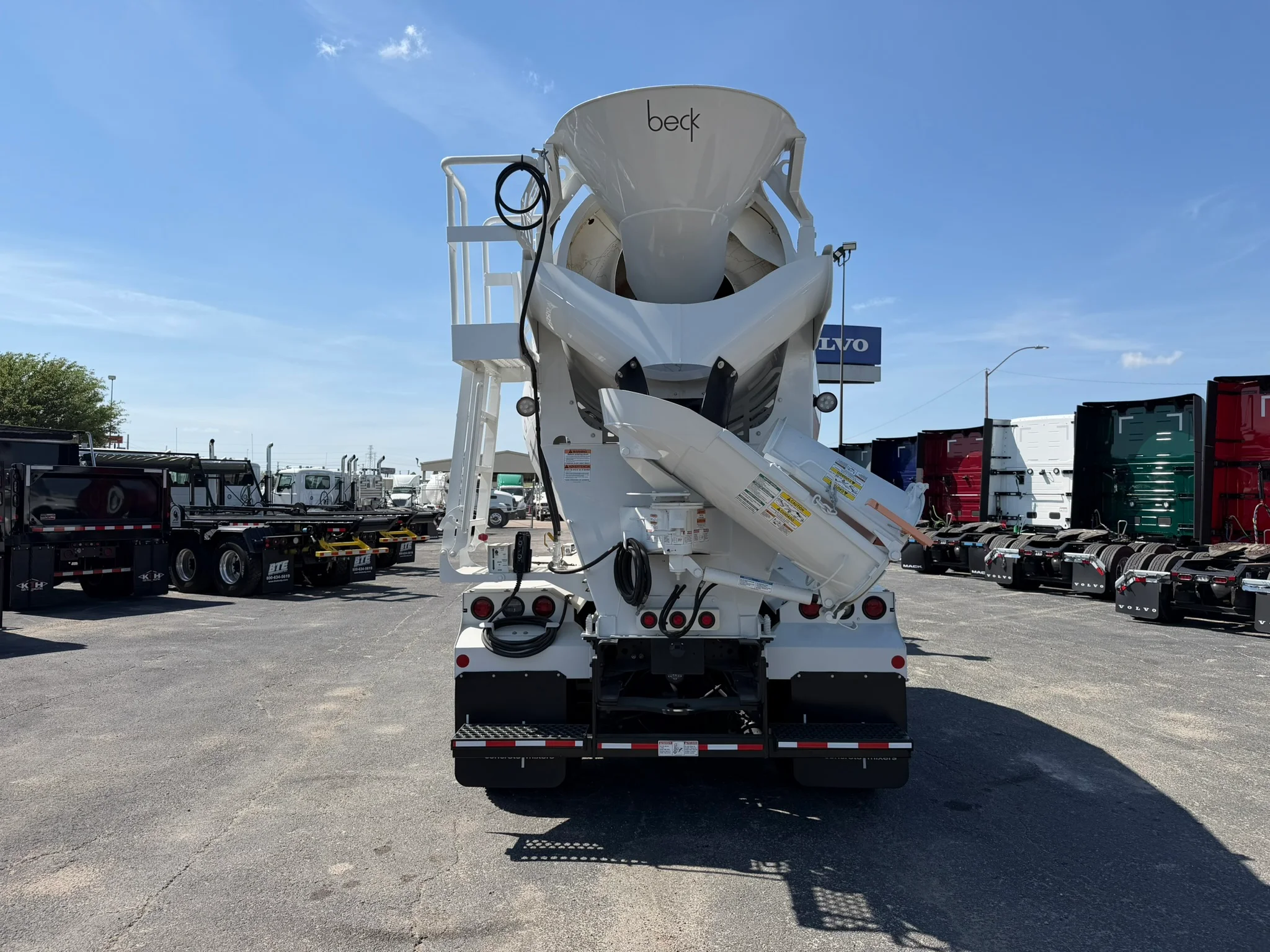 2026 Volvo VHD 300 in Fort Worth, TX — photo 4