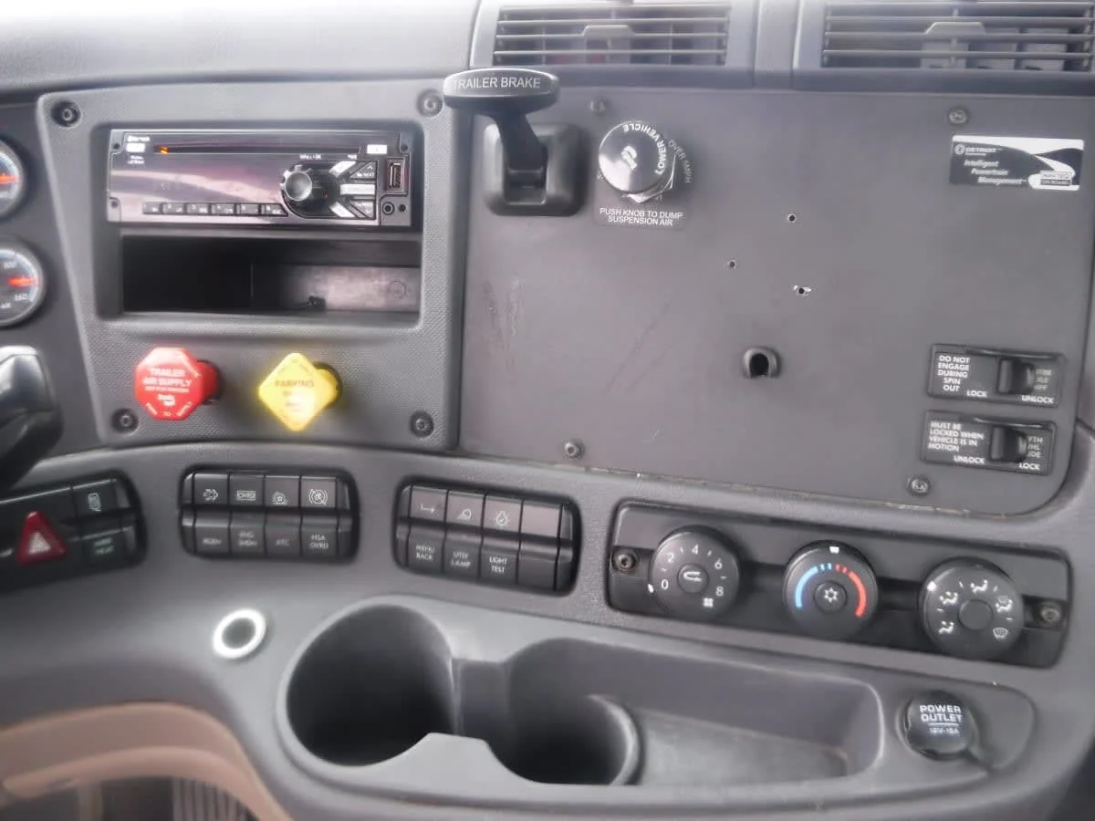 2018 Freightliner Cascadia - image 12