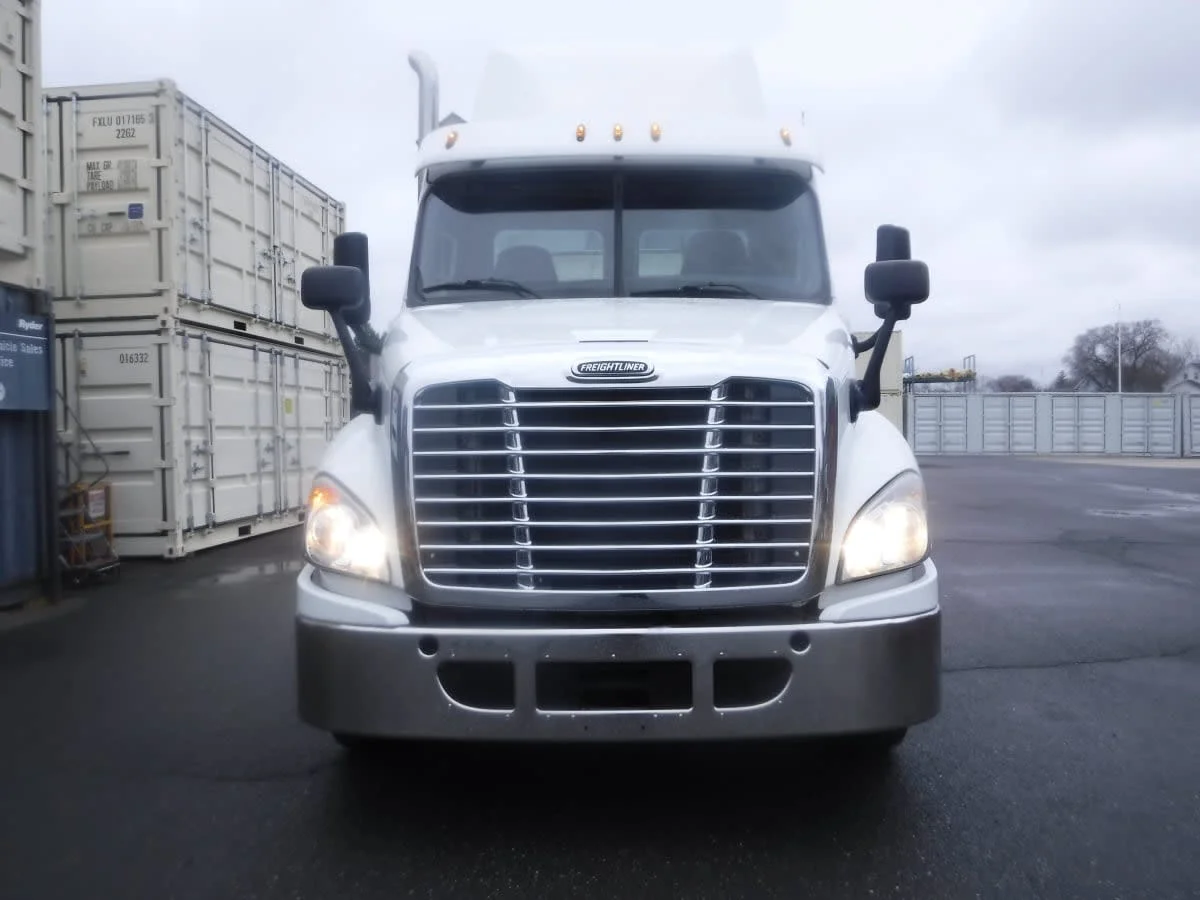 2018 Freightliner Cascadia - image 2