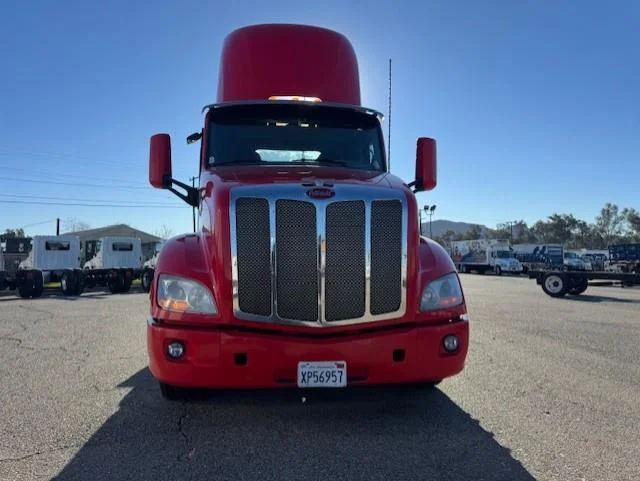 2020 Peterbilt 579 - image 9