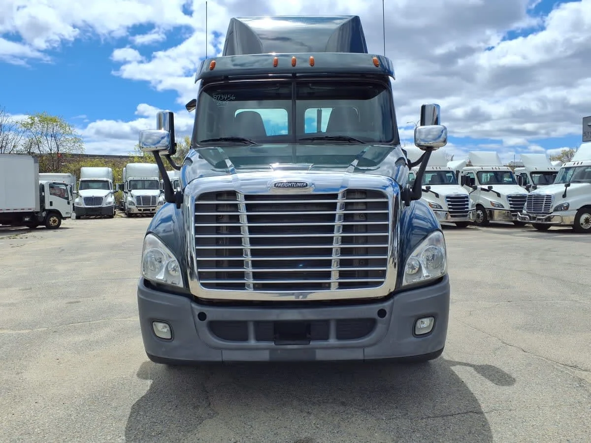 2019 Freightliner Cascadia in Warwick, RI — photo 2