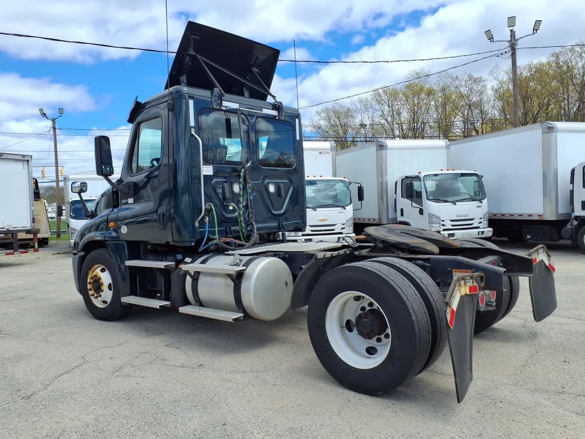 2019 Freightliner Cascadia in Warwick, RI — photo 6