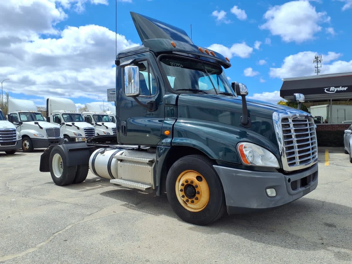 2019 Freightliner Cascadia in Warwick, RI — photo 3