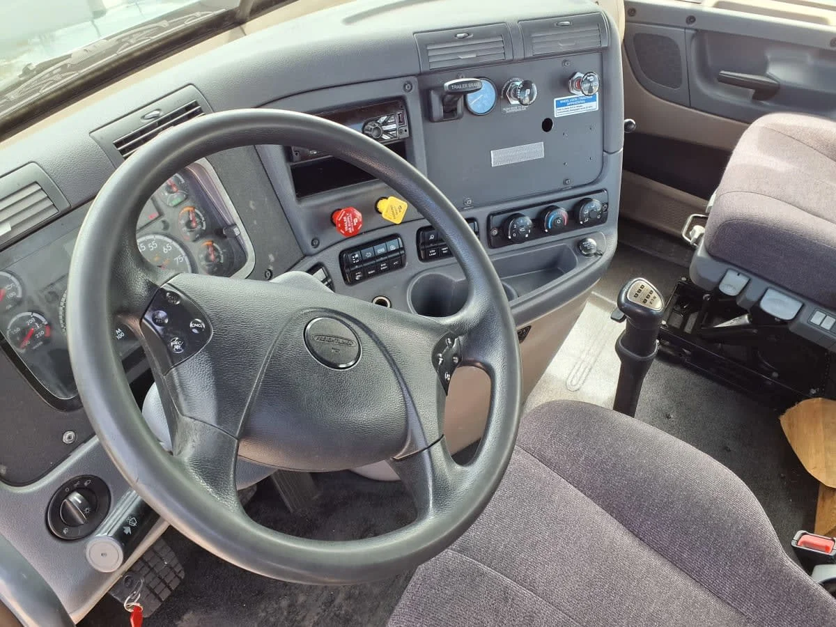 2019 Freightliner Cascadia in Warwick, RI — photo 7