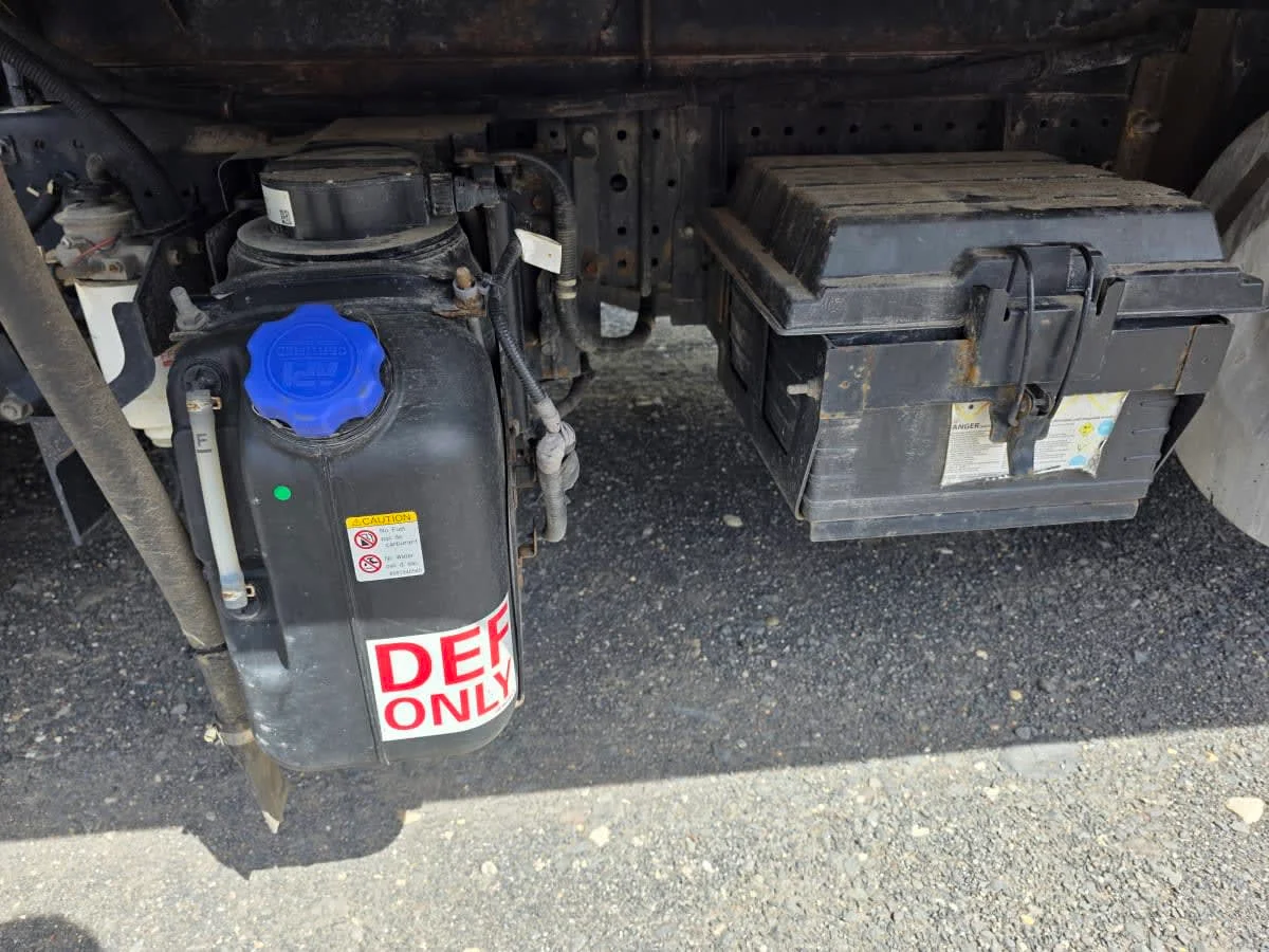 2019 Isuzu NPR - image 11