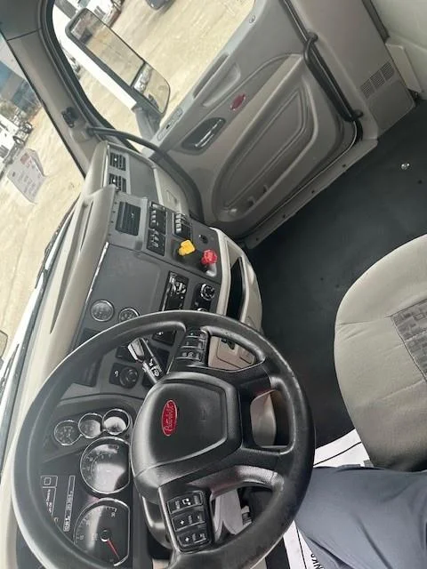 2020 Peterbilt 579 - image 4
